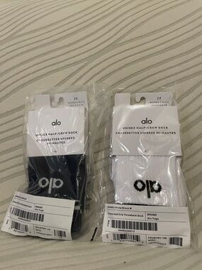 ALO Yoga Unisex Half-Crew Socks — Black & White (2 Pack)